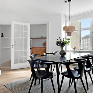  Apartment Sanders Stage - Endearing Three-bedroom Near Nyhavn Denmark